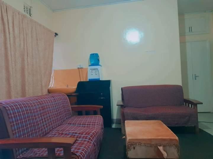 Pinkroses Gardens Hostel Nairobi Exterior photo